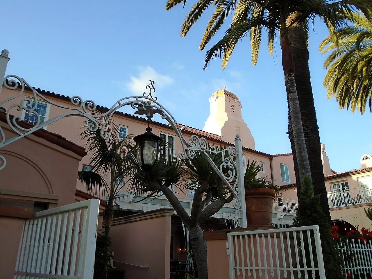 La Valencia Hotel, La Jolla: La Valencia Hotel, La Jolla close up